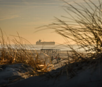 Schiff im Sonnenuntergang