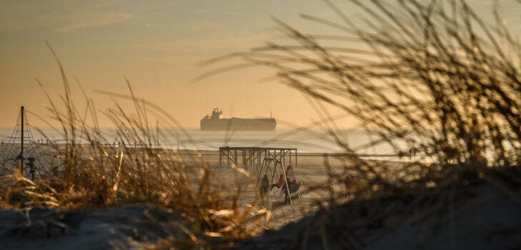 Schiff im Sonnenuntergang